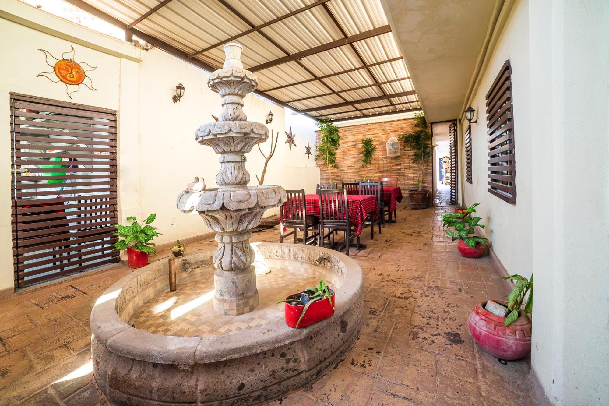 Capital O Hotel Casa Blanca سيلايا المظهر الخارجي الصورة