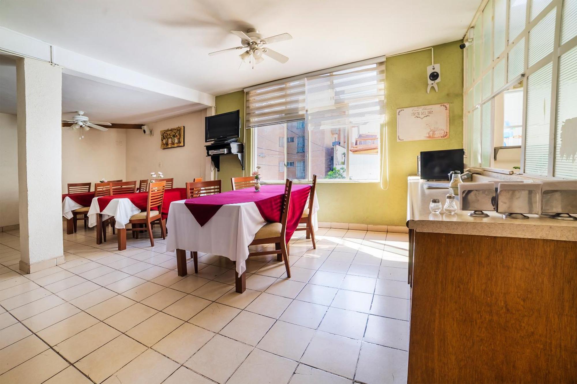 Capital O Hotel Casa Blanca سيلايا المظهر الخارجي الصورة