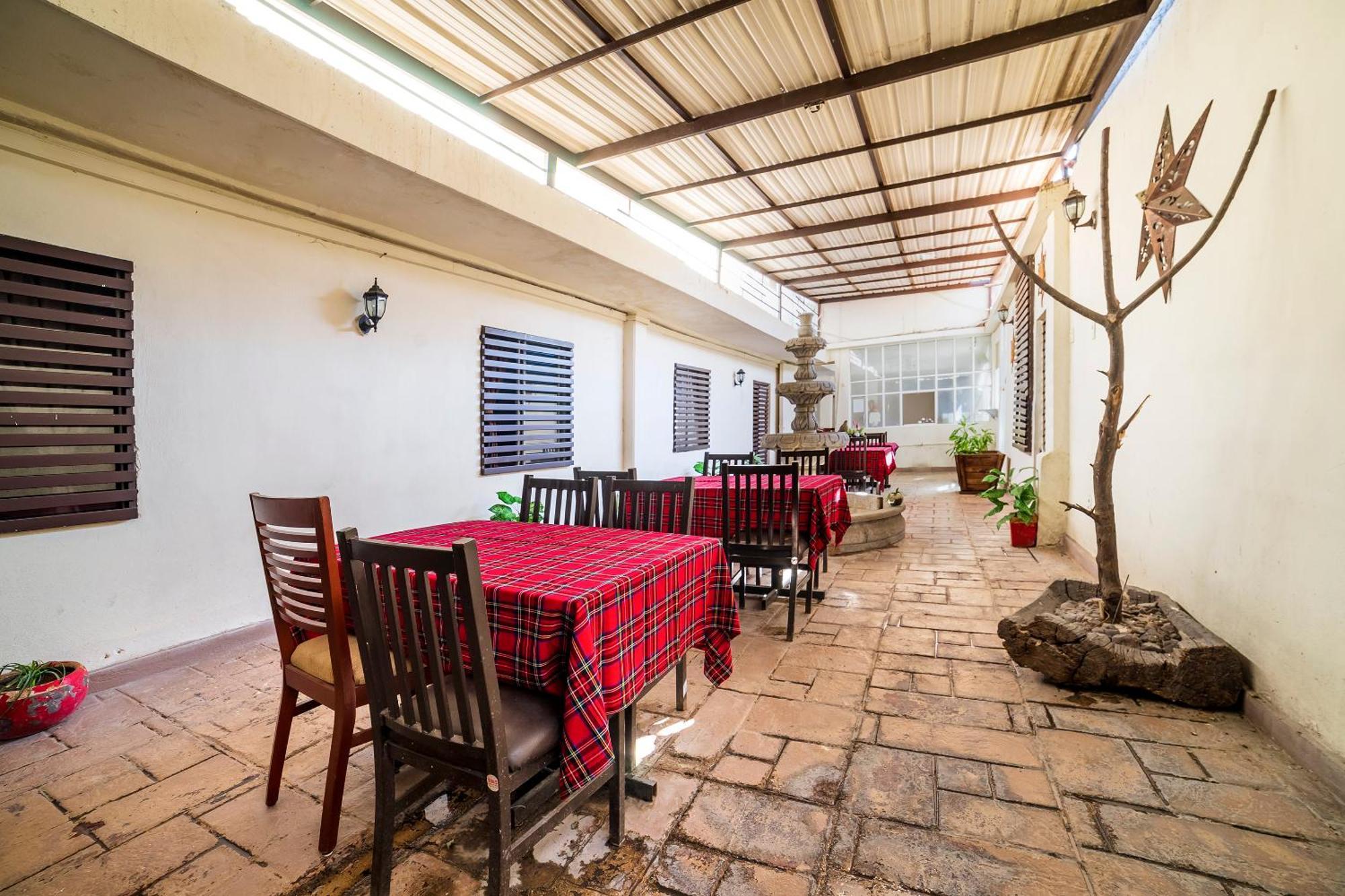 Capital O Hotel Casa Blanca سيلايا المظهر الخارجي الصورة